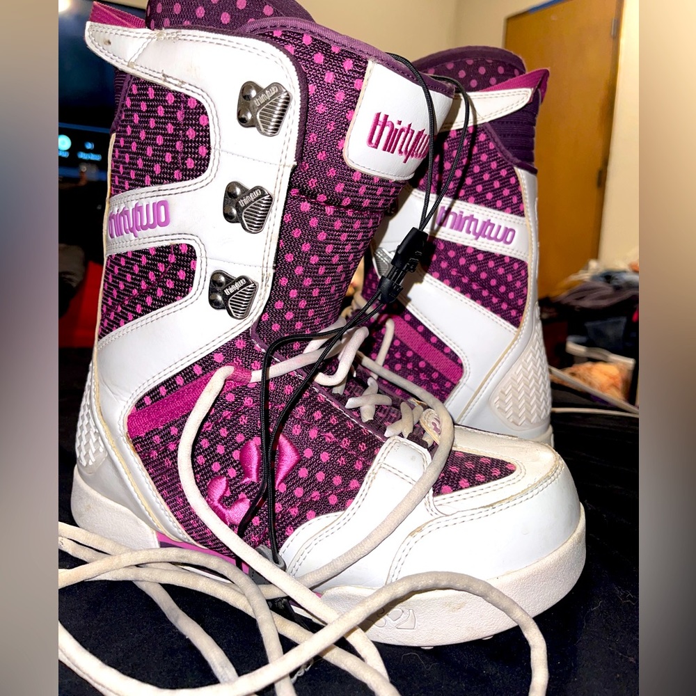 Thirty Two purple snowboarding boots size 9.5